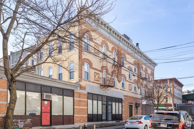 Building Photo - 778 Woodward Ave