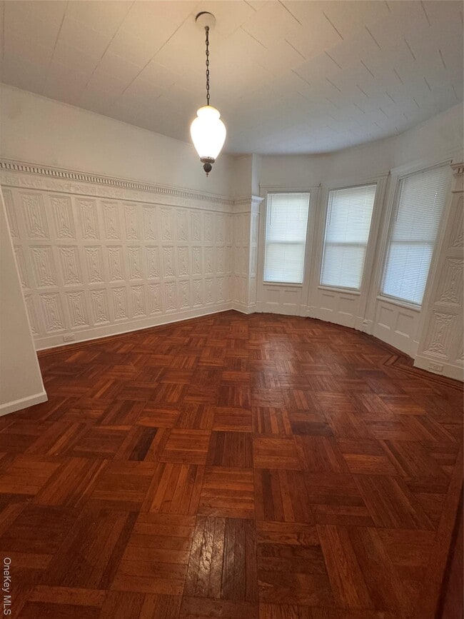 Foto del edificio - 516 Morris Park Ave