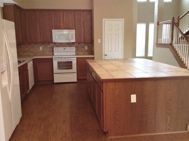 Building Photo - 1360 Calvert Dr