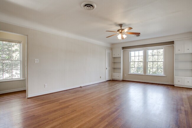Foto del edificio - 4301 Emerson Ave