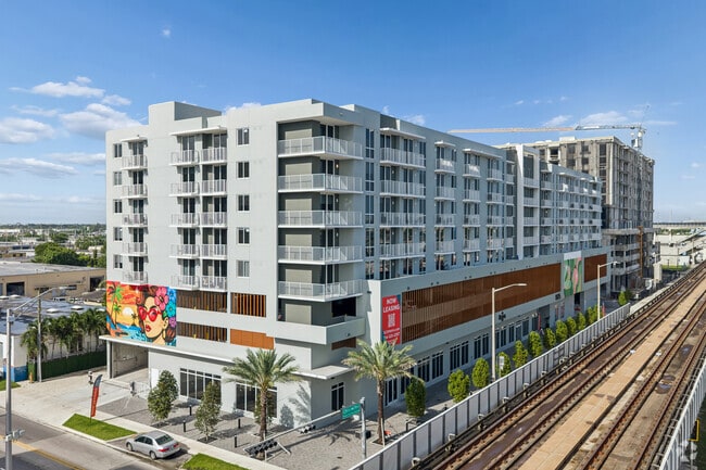 Building Photo - 1025 Metro
