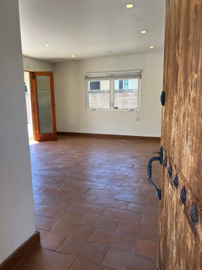 Foto del edificio - 1633-1649 Cameron St
