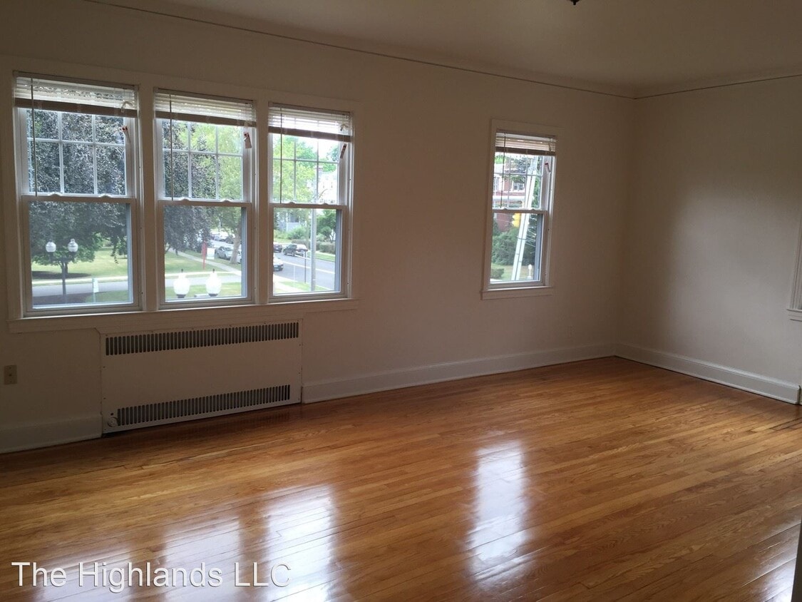 684 Farmington Ave, West Hartford, CT 06119 Room for Rent in West