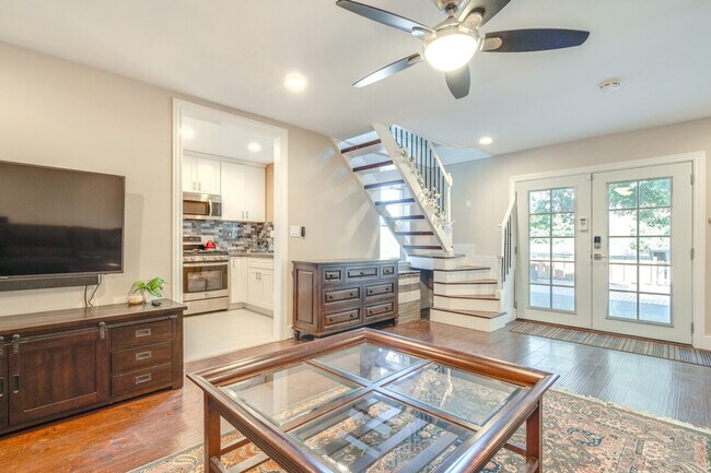 Foto del edificio - 10000 Monterey Rd