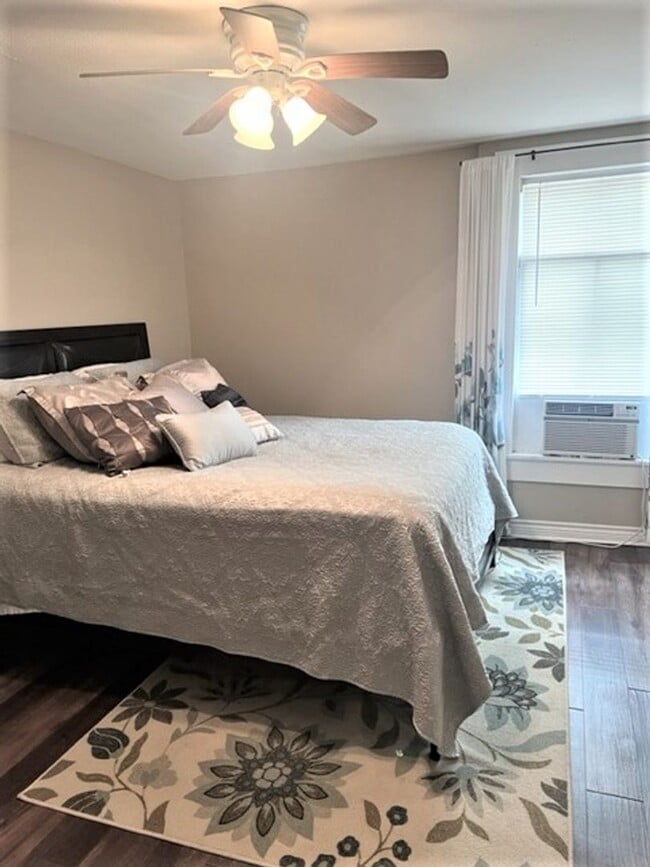 Building Photo - 1012 20th St