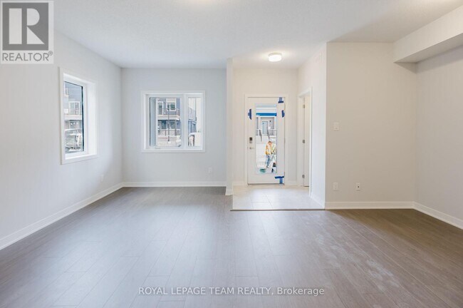 Building Photo - 822 Parnian Private