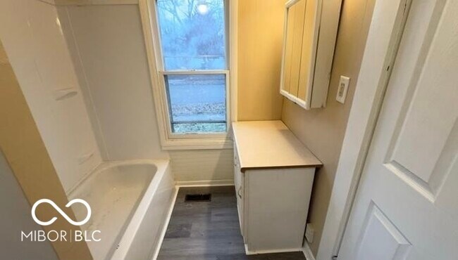 Building Photo - 515 Park Ave