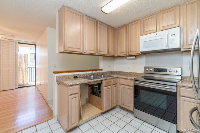 Building Photo - $1950 - 2BD/1BA/1 Assigned Stall Condo in ...