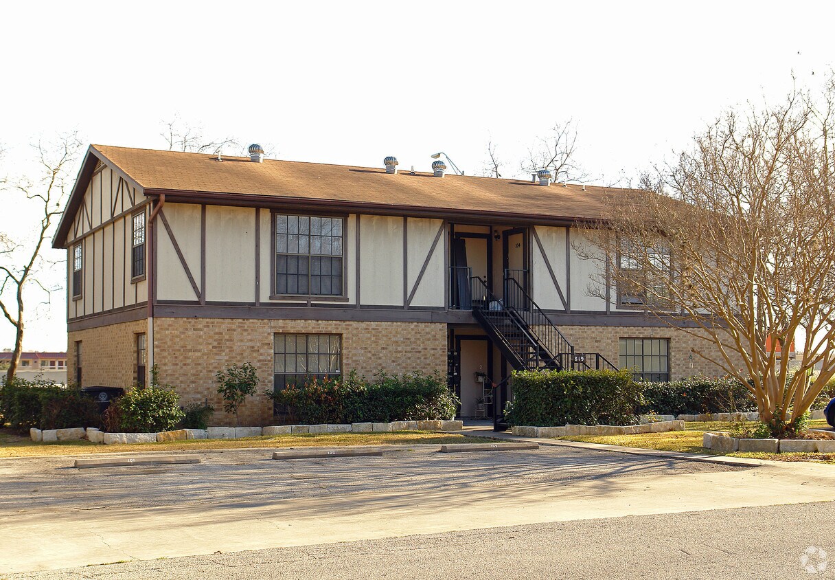 Primary Photo - 819 Perryman St