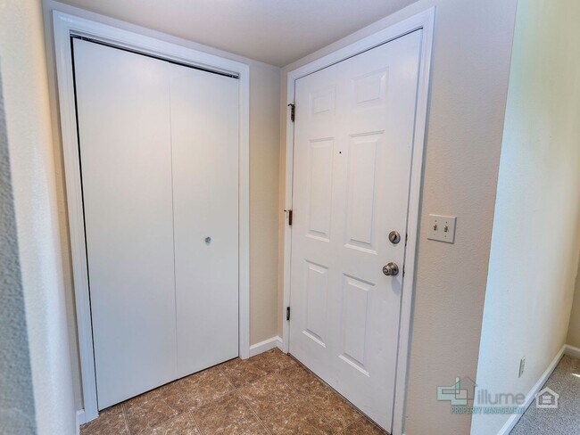 Foto del edificio - 3493-3493 Hawthorne Ave NE