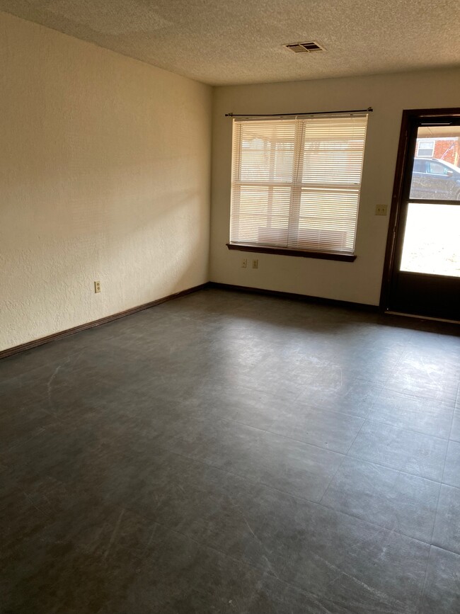 Foto del edificio - 3013 Gwendolyn Ln