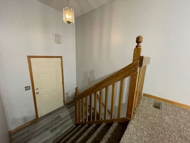Building Photo - New Price - 3 Bedroom, 2 Bathroom Townhome...