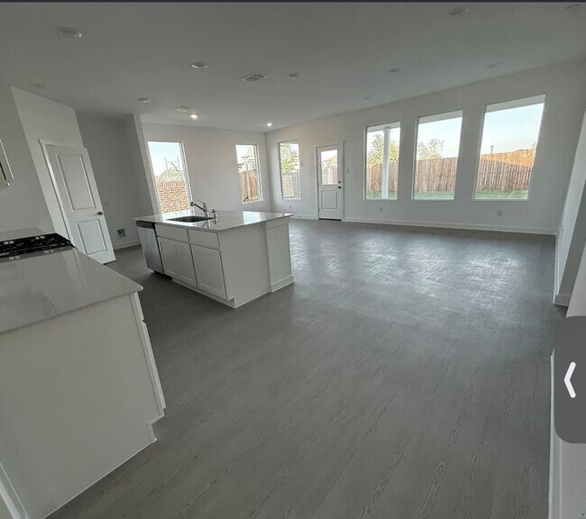 Foto del edificio - 7116 Dandelion Rd