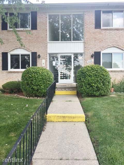 Primary Photo - 14181 Ivanhoe Dr