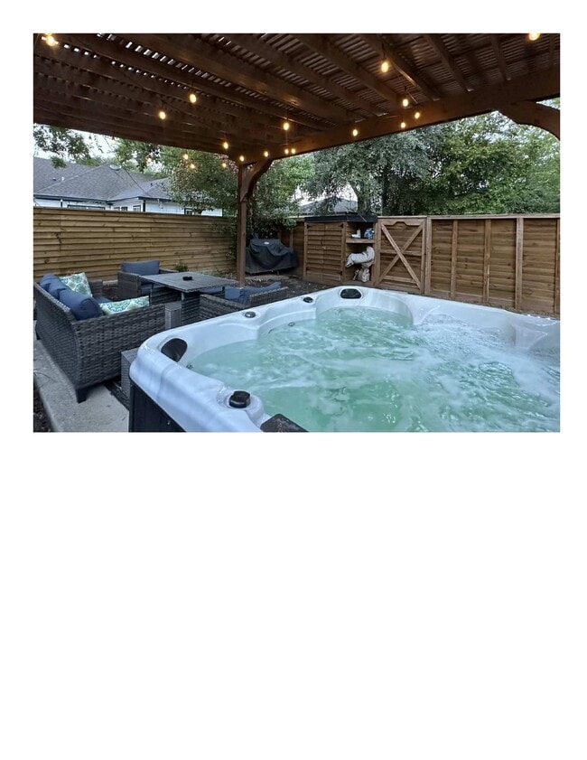 Building Photo - 3016 Isabella St