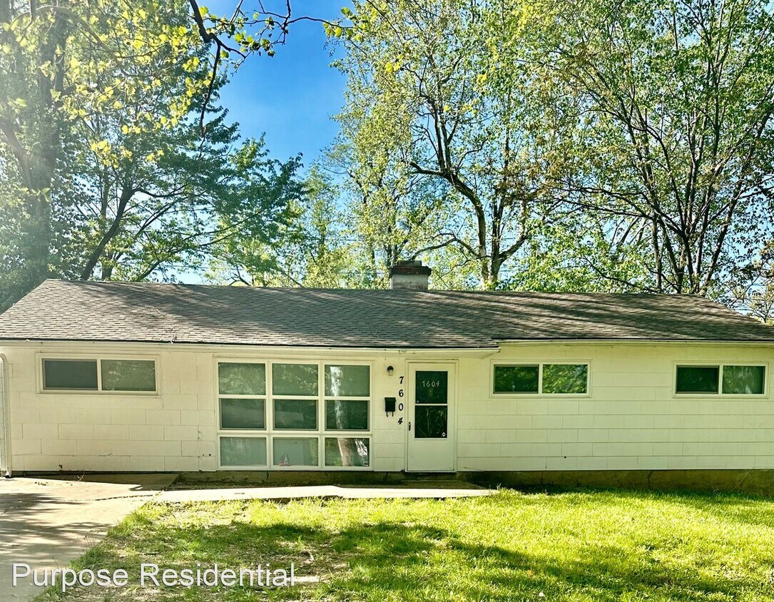 3 br, 1 bath House 7604 E 112th Ter House Rental in Kansas City, MO