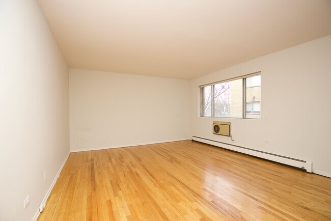 6825 N Sheridan Rd Unit 703 photo'