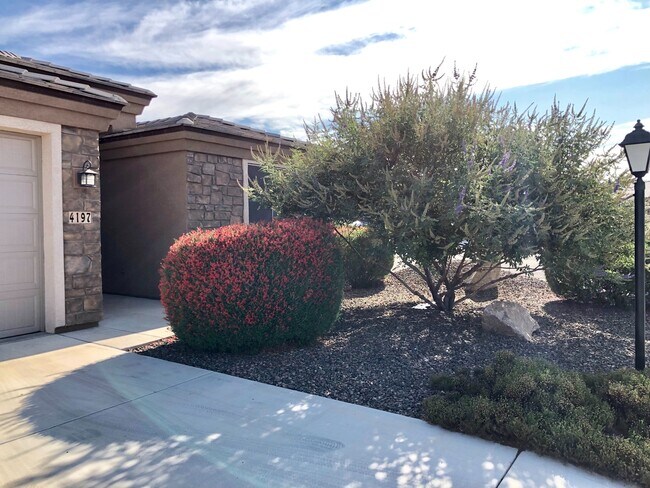 Building Photo - Gorgeous 3 Bedroom Home in Long Mountain Estates!