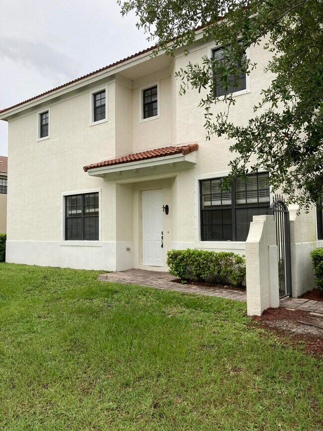 Building Photo - 1740 SW Via Rossa