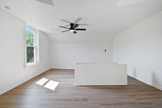Foto del edificio - 3 bed 2 bath - fresh updates, central air,...