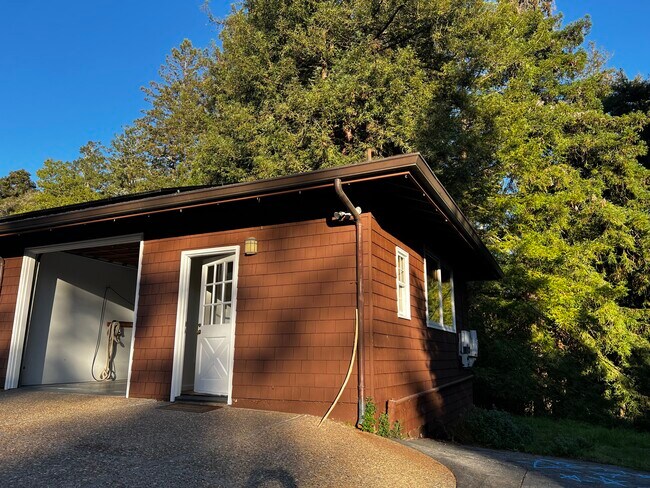 Foto del edificio - 3684 Misty Ln