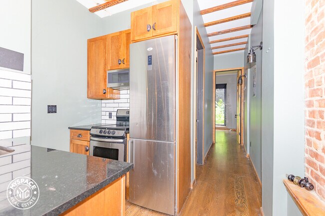 Foto del edificio - 164 Graham Ave