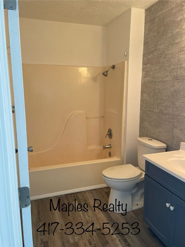 Building Photo - 2 bedroom, 1 bathroom apartment in Kirbyville, MO