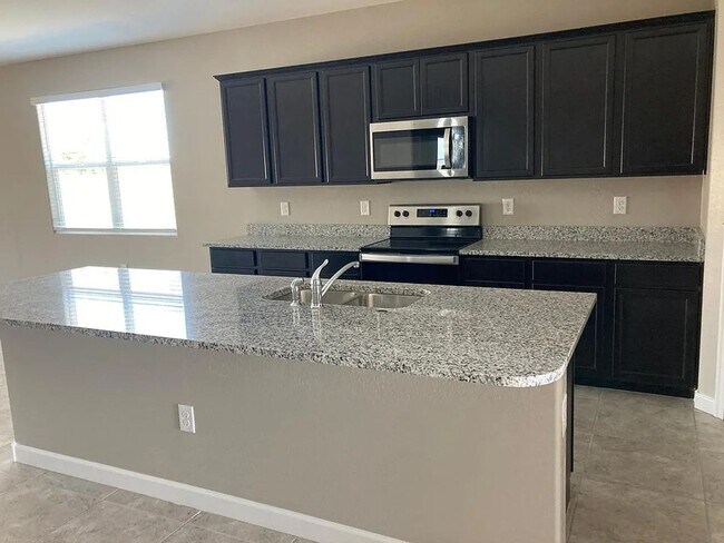 Foto del edificio - 10618 S 52nd Ln