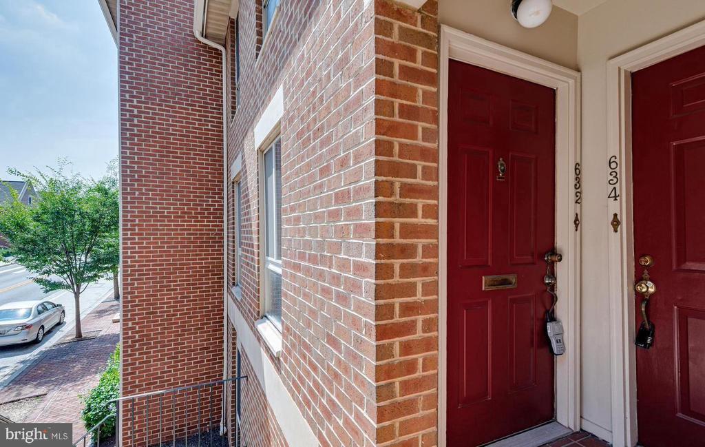 Foto principal - 632 S Charles St