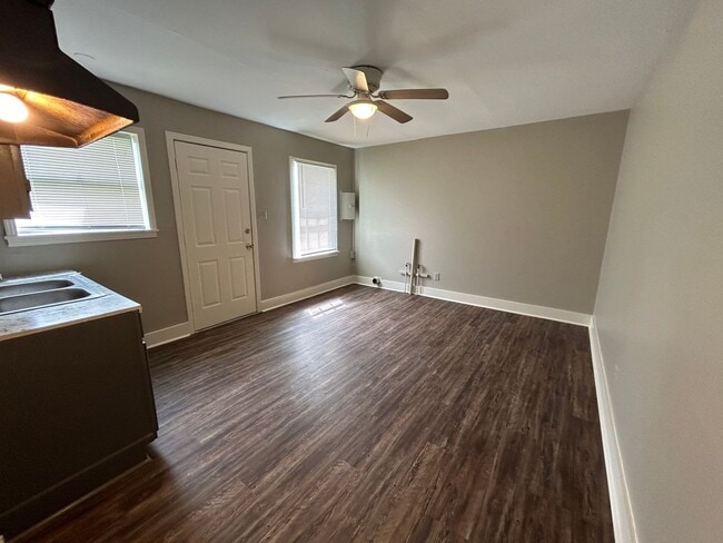 Building Photo - 220 Thomas St