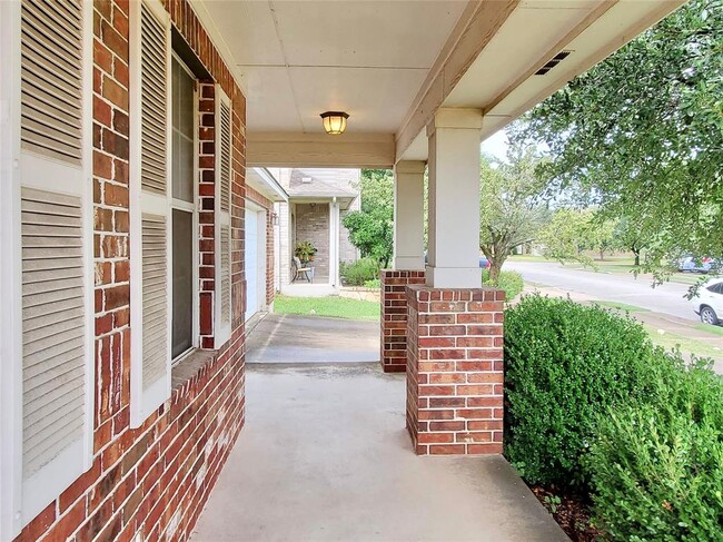 Foto del edificio - 15109 Fernhill Dr