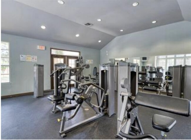 Foto del edificio - 6328 Raleigh St