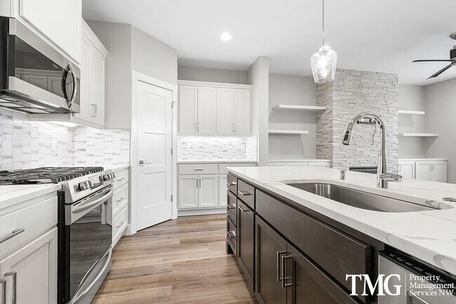 Foto del edificio - 3 Bedroom 2.5 Bathroom Townhome in Great B...