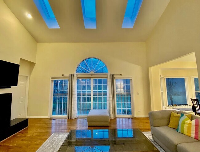 Foto del edificio - 3220 Indian Creek Dr
