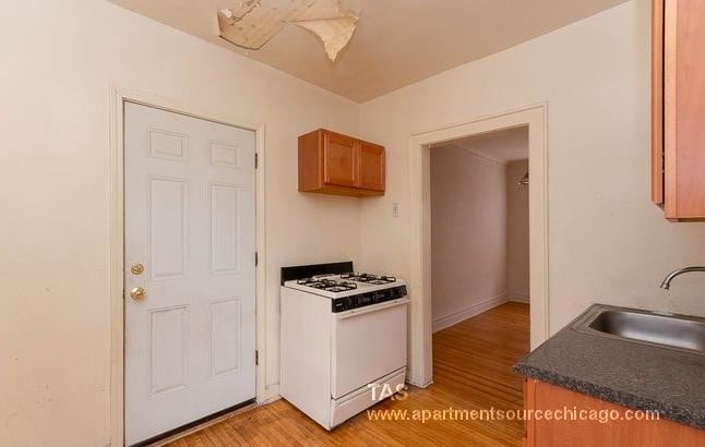 Building Photo - 2442 W Rosemont Ave