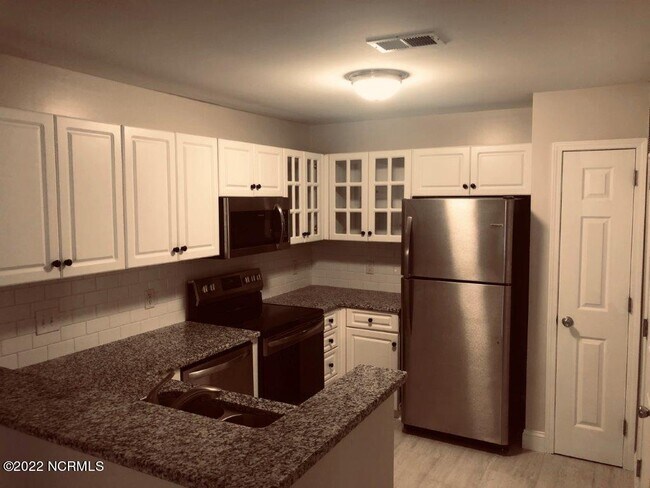 Building Photo - 4136 Breezewood Dr