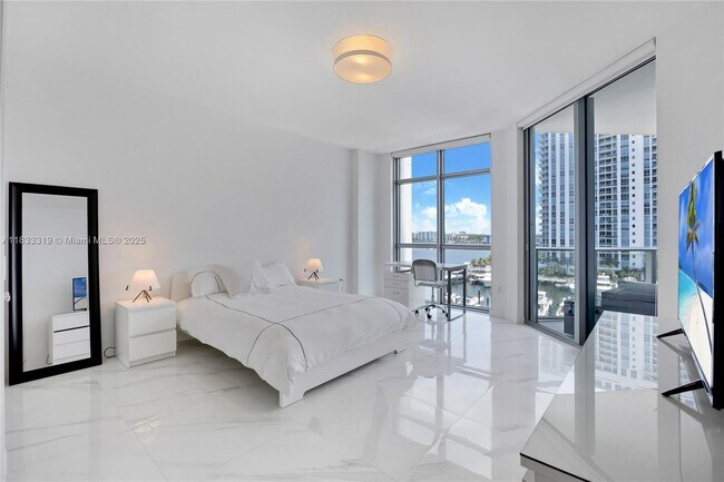 Building Photo - 17301 Biscayne Blvd
