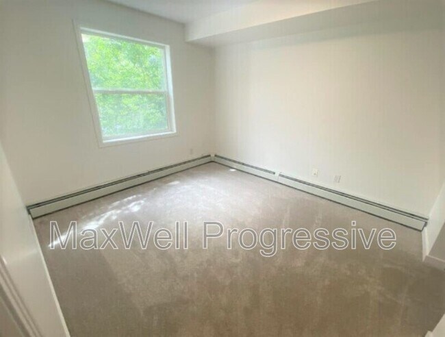 Photo du bâtiment - 12838-12865 65 St NW