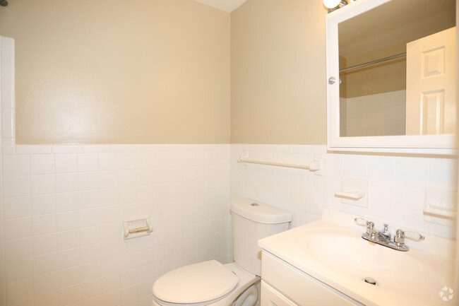 Bathroom - Lakeshore Apartments