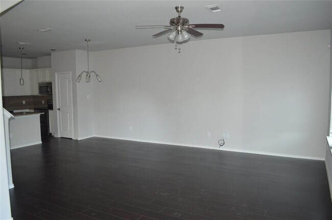 Building Photo - 5005 Sanger Cir Dr