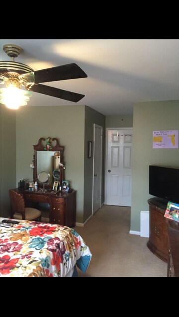 Foto del edificio - 694 Rose Hollow Dr