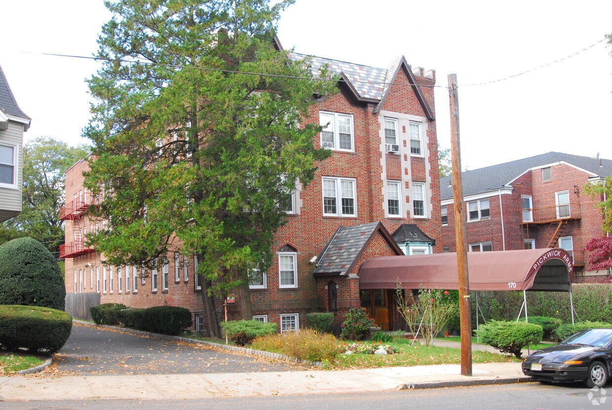 Primary Photo - 170 Irvington Ave