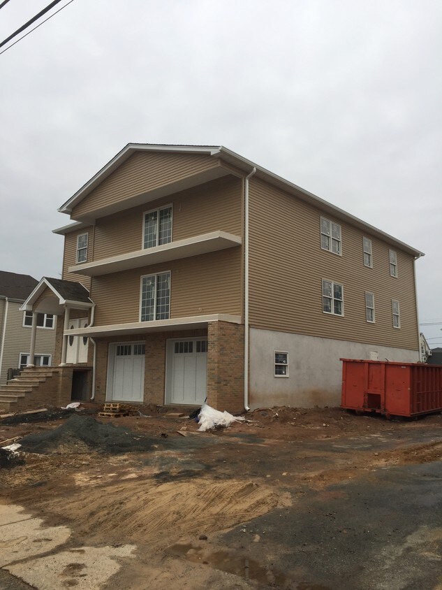 2 family - 117 N 19th St