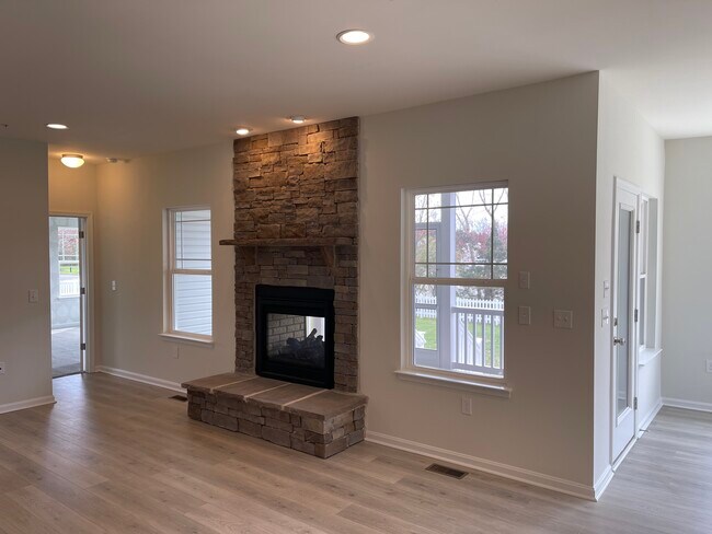 Building Photo - 5657 Trafalgar Cir