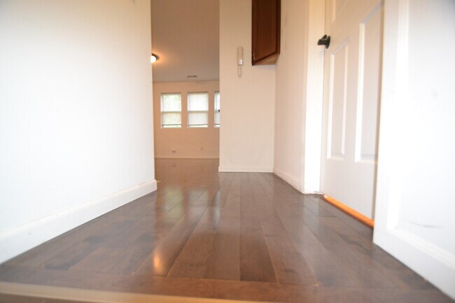 Building Photo - 357 Greenwich St