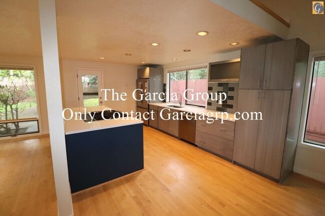 Building Photo - 10347 NW Alpenglow Way