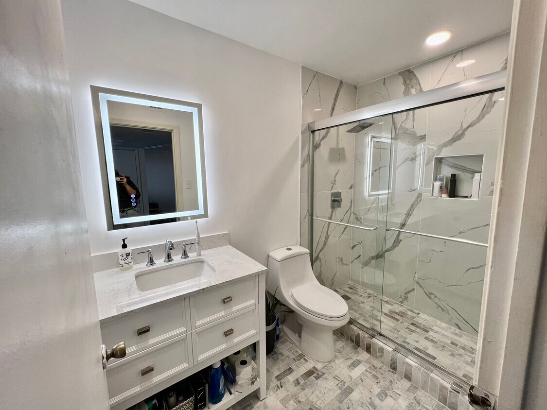 Primary Photo - AVAILABLE NOW: 2 Bed / 1 Bath, Well mainta...