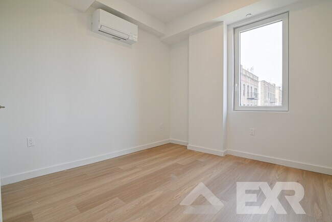 Foto del edificio - 100 Lenox Rd