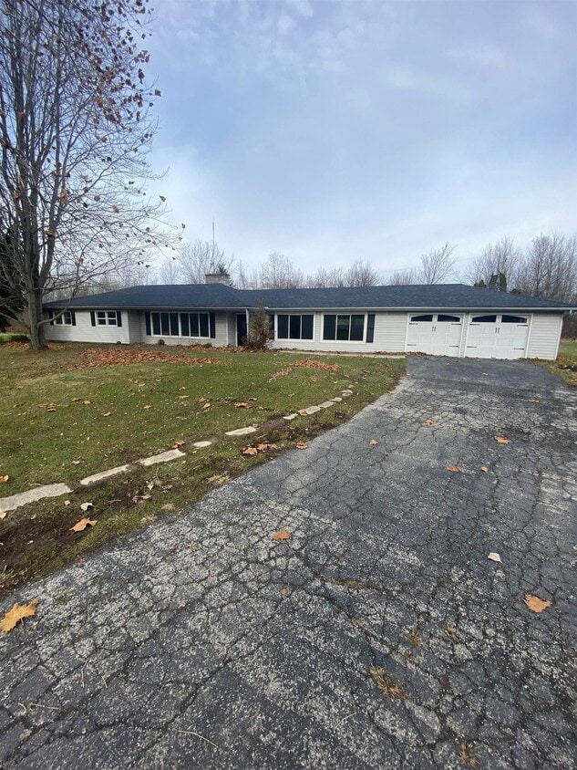 5033 Ranch Rd, Leo, IN 46765 House Rental in Leo, IN