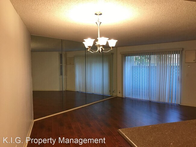 Building Photo - 2 br, 1.5 bath House - 1485 East Wilson #G